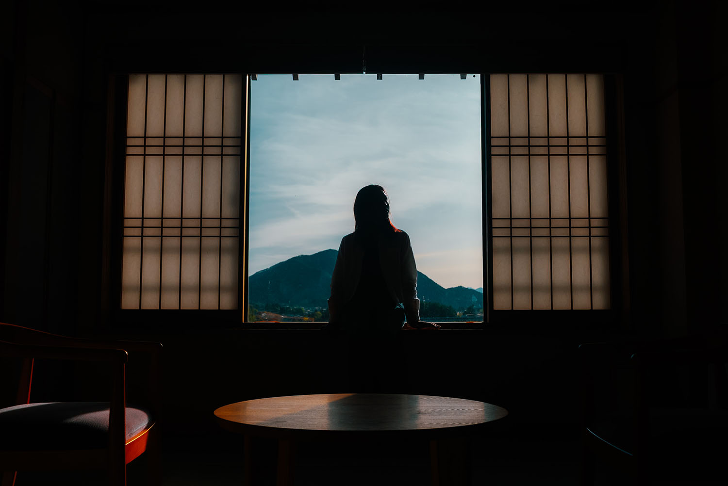 在富士河口湖溫泉飯店Asafuji中放鬆休憩的女性