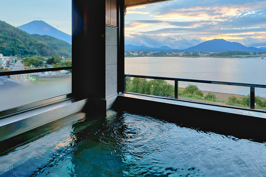能眺望富士山的溫泉浴場